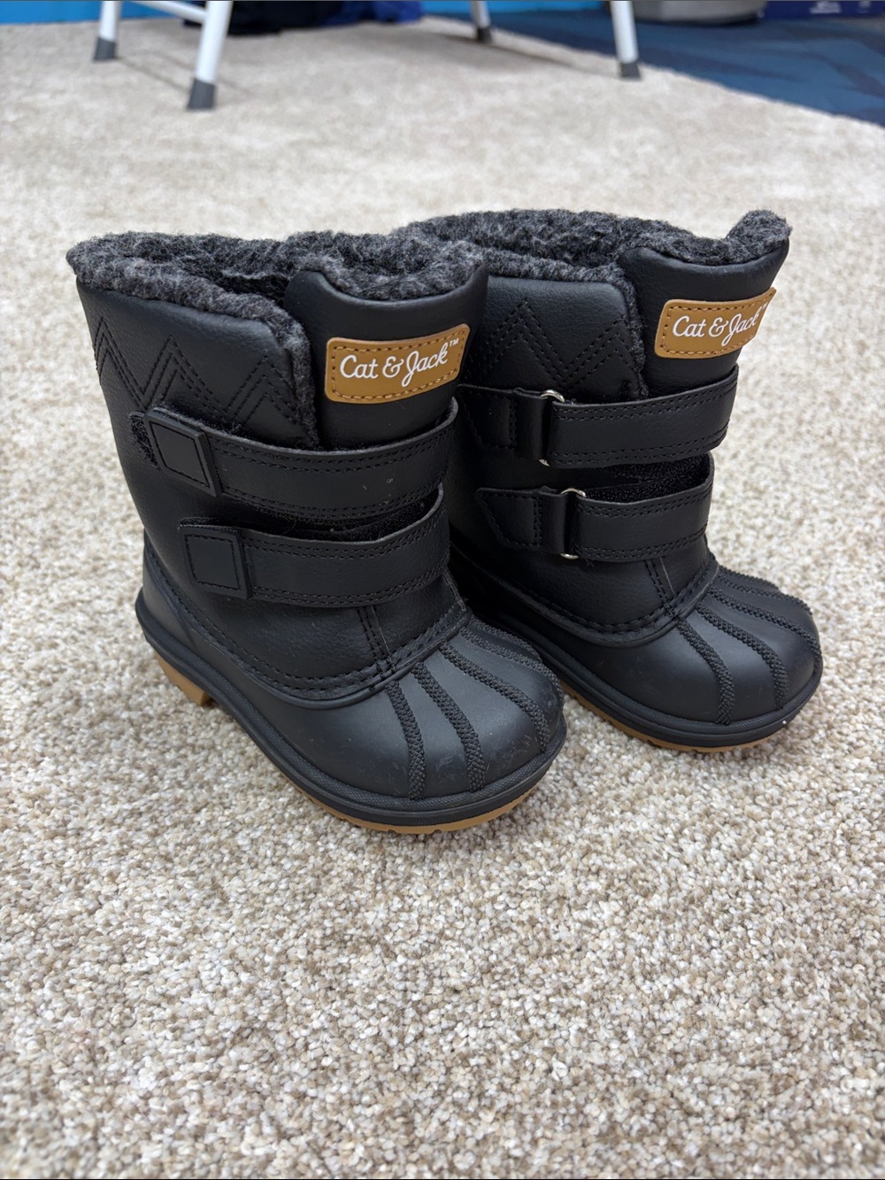 Cat & jack winter black snow boots size 6